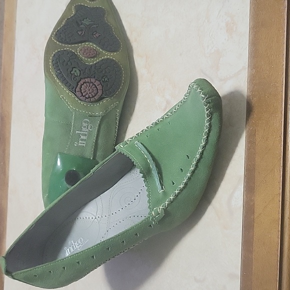 Barely Worn Indigo Brand, 7.5 US, Sage Green Peg high-heels. - Picture 2 of 3